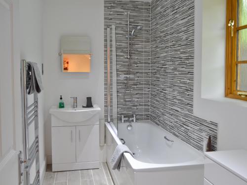 A bathroom at The Old Pigsty 