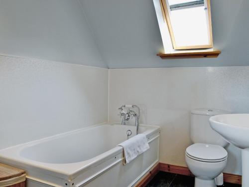 A bathroom at Bennachie Cottage 