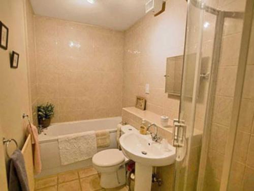 A bathroom at River Haven 