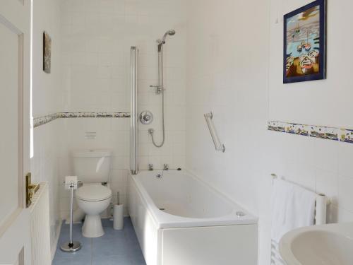 A bathroom at Polrose 