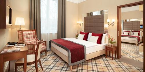 a hotel room with a bed and a desk at Mirage Medic Hotel in Budapest