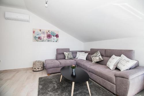 Apartment Hera with balcony and free parking