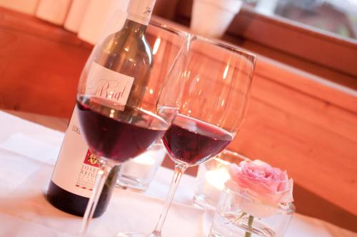 two glasses of red wine sitting on a table at Appartements Rendl in Sankt Anton am Arlberg