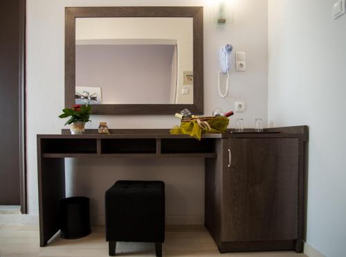 Ett badrum på Galazio Limani - Rooms to let