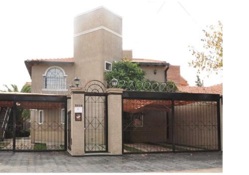 a gate in front of a house at Terrabella Apart -dos piscinas- in Mendoza