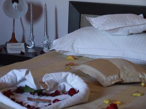 a bed with two towels and fruit on it at Pensiunea Caramell in Cluj-Napoca