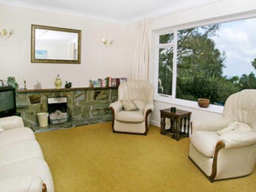 A seating area at Tanglewinds 