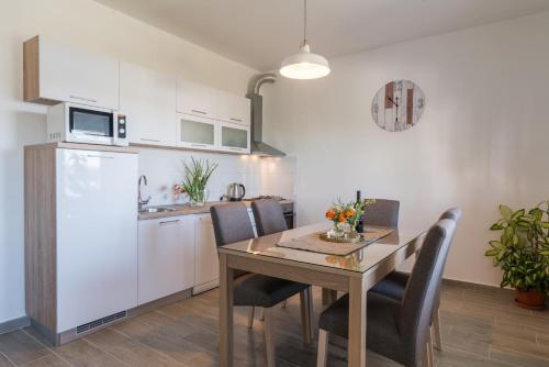 Apartment Okrug Gornji - Trogir with Sea View