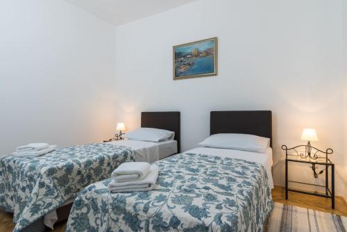 Apartment Okrug Gornji - Trogir with Sea View