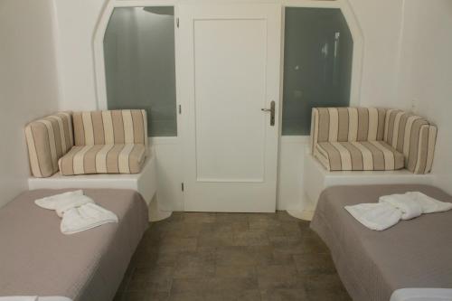 Un pat sau paturi într-o cameră la Profitis Ilias Spirit Villas by Live&Travel