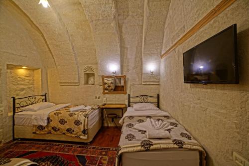 Katil atau katil-katil dalam bilik di Melek Cave Hotel