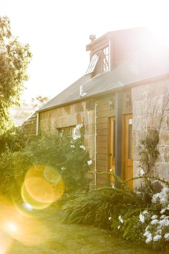 a stone house with a yellow door at Daisy Bank Cottages in Richmond