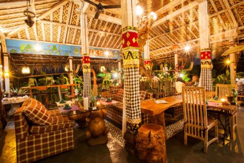 a restaurant with a table and chairs in a room at KTS Balinese Villas in Canggu