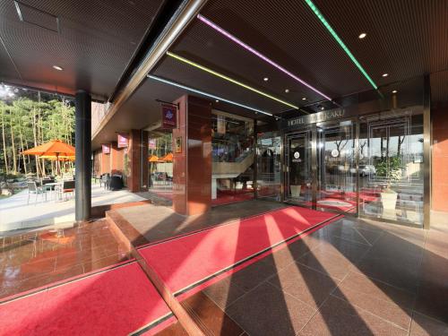 a lobby of a building with a red rug on the floor at Garden hotel Shiunkaku Higashimatsuyama in Higashimatsuyama