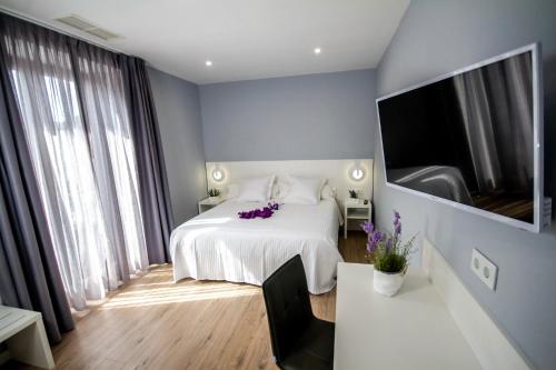 Ένα ή περισσότερα κρεβάτια σε δωμάτιο στο Hotel Río Asón