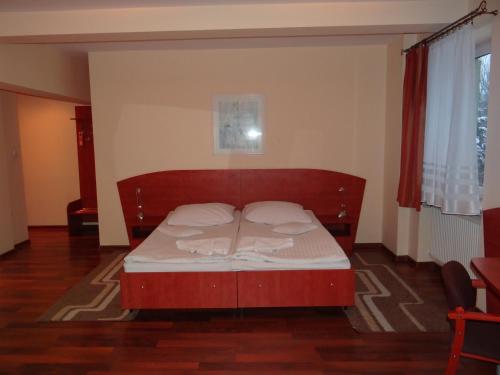 Кровать или кровати в номере Hotel Restauracja Kinga