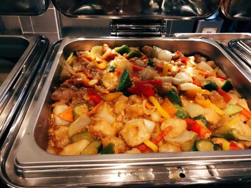 Makanan di atau berdekatan hotel