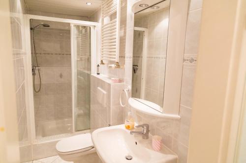 Ένα μπάνιο στο Ferienwohnung Königswinter