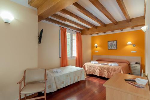 Katil atau katil-katil dalam bilik di Hotel La Terraza De Puente Viesgo