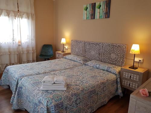 En eller flere senge i et værelse på Hotel Azabache Susierra