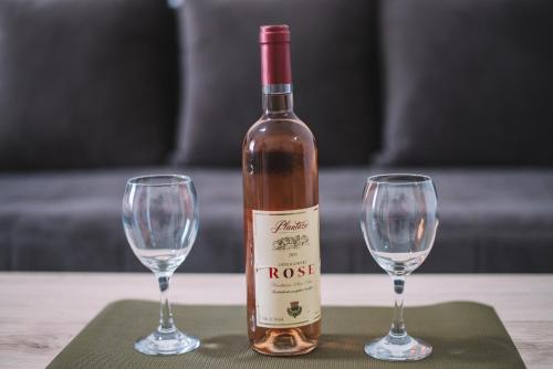 a bottle of wine and two wine glasses on a table at Sunrise Apart-Hotel in Ulcinj