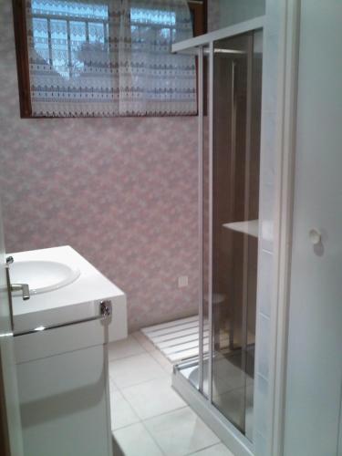 a bathroom with a sink and a glass shower at gîte en sud Ardèche in Ruoms