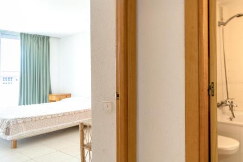 Kúpeľňa v ubytovaní Sistach Rentals Apartaments Sol 304 & 404