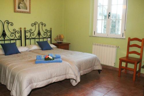 Giường trong phòng chung tại Casa rural agro da moa