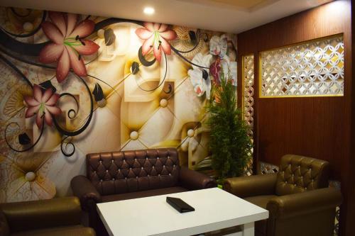 a waiting room with a couch and a table at Hotel New Majestic in Ajmer