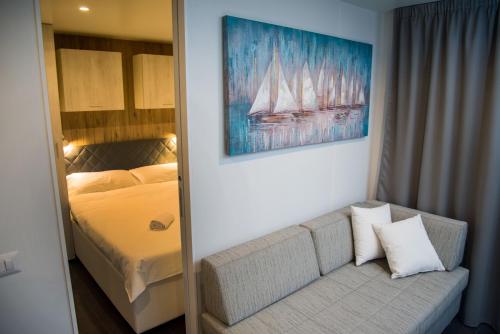 Postel nebo postele na pokoji v ubytování Mobile Home Amélie