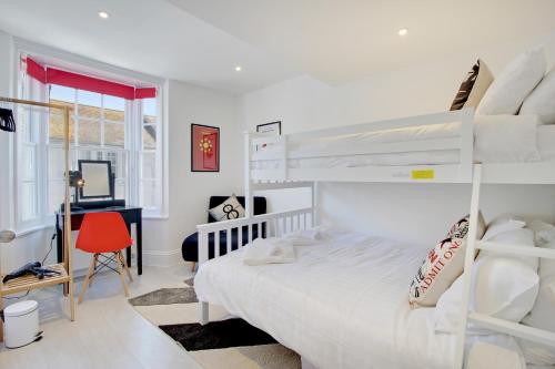 Gallery image of Brighton's Best BIG House - Sleeps 12 to 18 guests - 4 bedrooms in Brighton & Hove