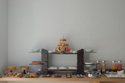 Comida en o cerca de este hotel
