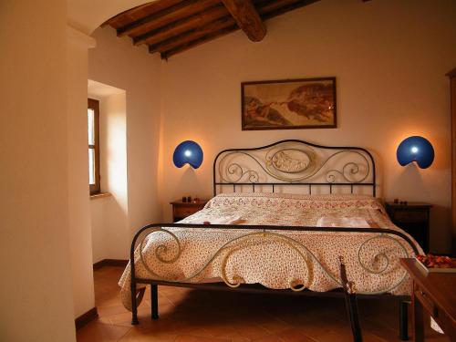 a bedroom with a bed with blue lamps on it at B&B La Fonte del Machiavelli in San Casciano in Val di Pesa