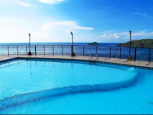 a swimming pool with the ocean in the background at Edificio el Penon espectacular vistaa 1503b in Santa Marta