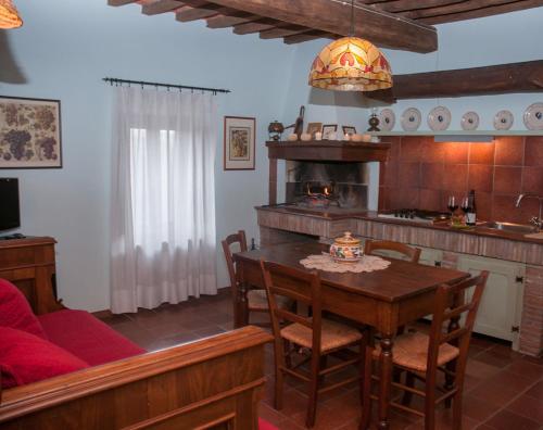 Kuchyň nebo kuchyňský kout v ubytování Il Poggiolo di Parrano