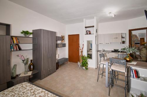 A kitchen or kitchenette at Bed & Breakfast L'Aquilino