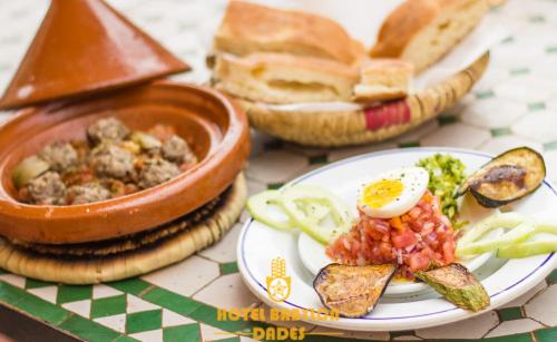 Makanan di atau berdekatan asrama