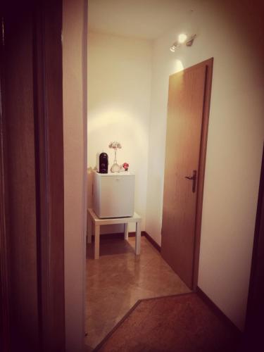 a hallway with a door and a table in a room at Room Kris with private entrance & private bathroom in Umag