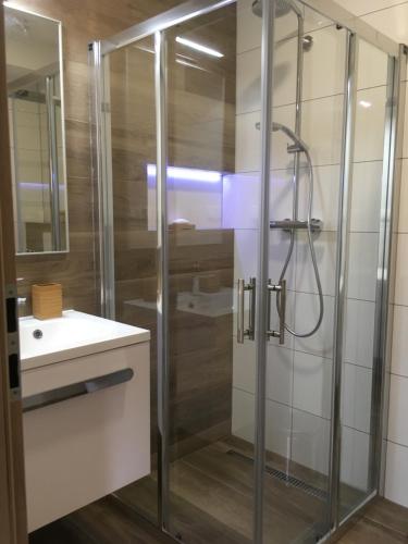 A bathroom at Apartmán Lomnička - Tatranská Lomnica - Krásny výhľad na Vysoké Tatry