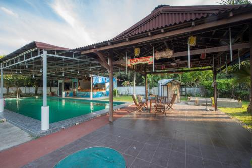 Bazén v ubytovaní Sinar Eco Resort alebo v jeho blízkosti