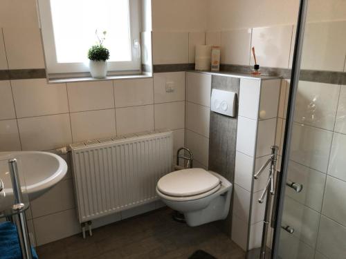 a bathroom with a toilet and a sink at Ferienwohnung Anke - Apartement 1 in Hückelhoven