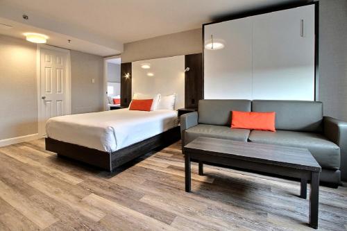 Кровать или кровати в номере Hotel Classique