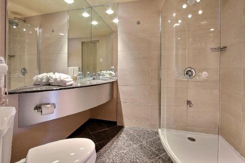 Ett badrum på Hotel Classique