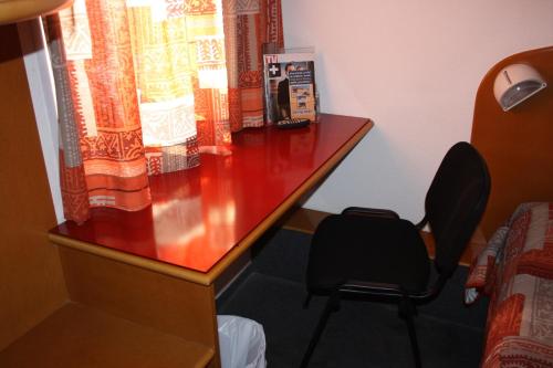 a desk in a room with a chair next to a window at Quick Palace St Jean De Vedas - A709 in Saint-Jean-de-Védas