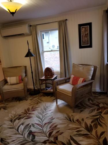 a living room with two chairs and a large rug at China Creek Cottages in Willow Creek