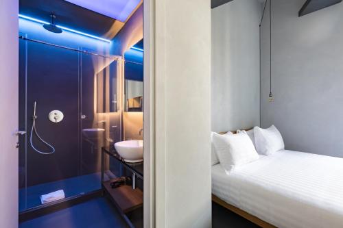 A bed or beds in a room at Pietra - The Italian Stay Collection