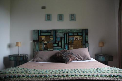 Säng eller sängar i ett rum på Cabañas Lomas del Lago