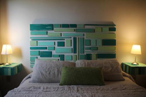 a bedroom with a bed with two lamps on both sides at Cabañas Lomas del Lago in Frutillar