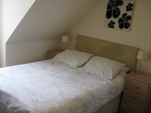 Łóżko lub łóżka w pokoju w obiekcie Kilkerran Guest House