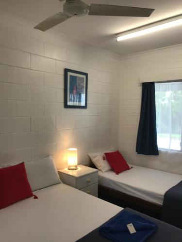 Postel nebo postele na pokoji v ubytování Tramway Motel